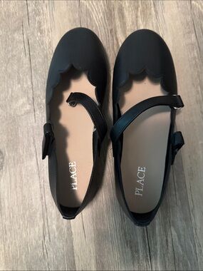 Place Black Scalloped Strap Mary Jane Shoes